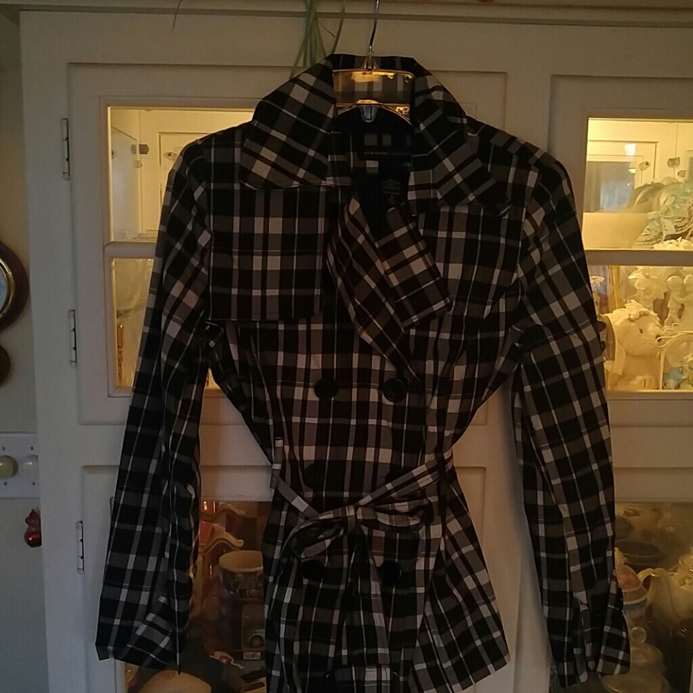 Plaid trench